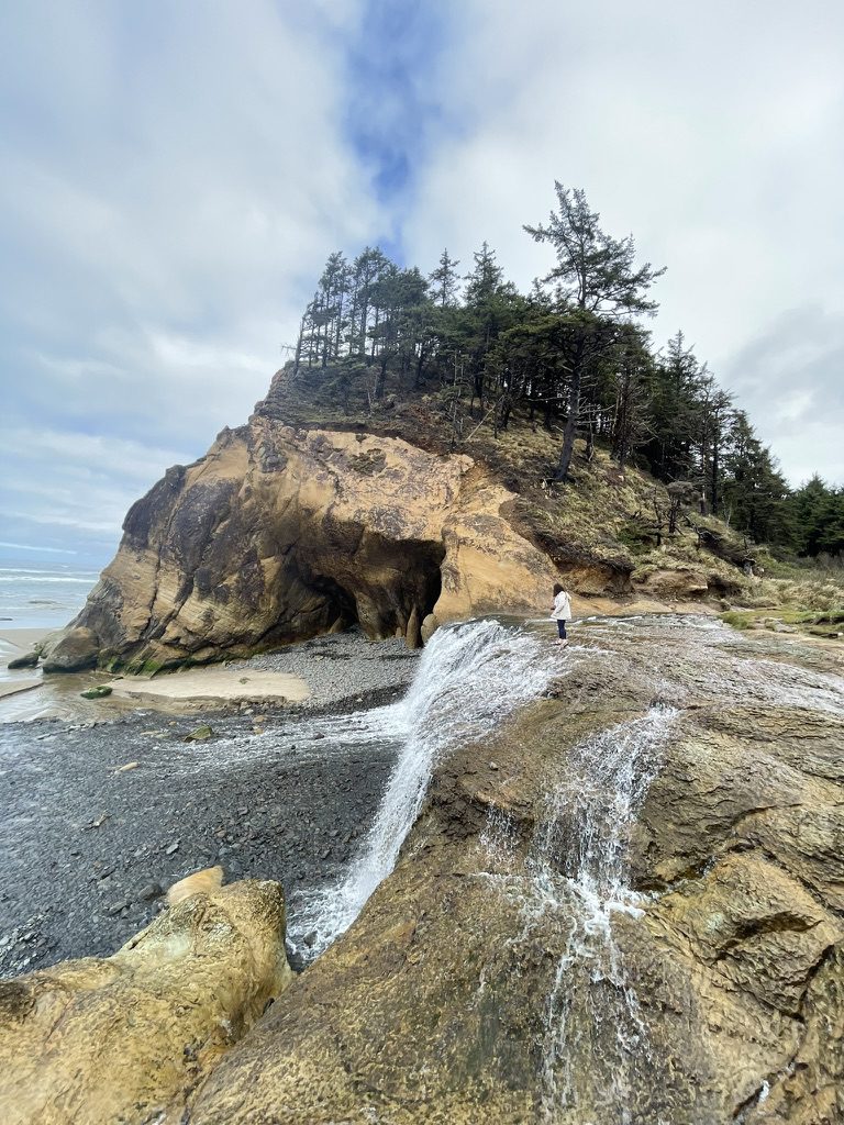 Timing the Tides: Guide to Visiting Hug Point